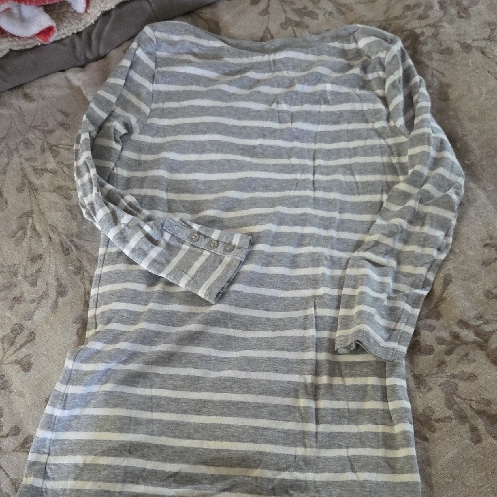 Carole Little Gray and White Fitted Ribbed Long Sleeve Blouse